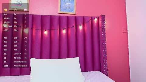 Snapshot of littlee_emilyy_ chatting on February 21, 2025, 5:56 am Emily  online show from February 21, 2025, 5:56 am