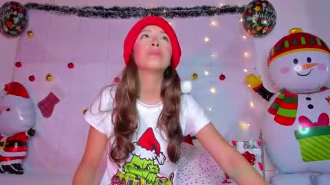 littlee_emma_ online show from December 26, 2024, 5:47 am