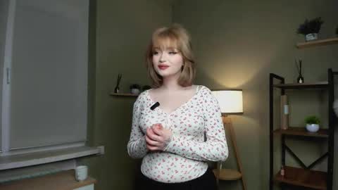 Snapshot of littleglow chatting on February 19, 2026, 7:59 am Christie online show from February 19, 2026, 7:59 am