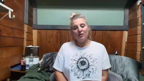 lisanixs online show from May 12, 2026, 5:32 pm