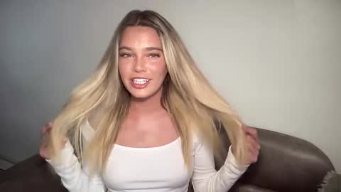 Marciabrady online show from December 19, 2024, 8:13 pm