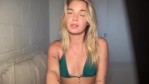 Marciabrady online show from February 18, 2025, 2:38 am