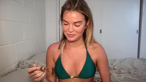 Marciabrady online show from March 6, 2025, 11:09 pm