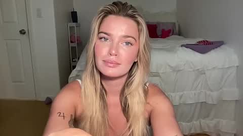 Marciabrady online show from September 9, 2025, 7:02 pm