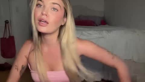 Marciabrady online show from September 19, 2025, 8:20 pm