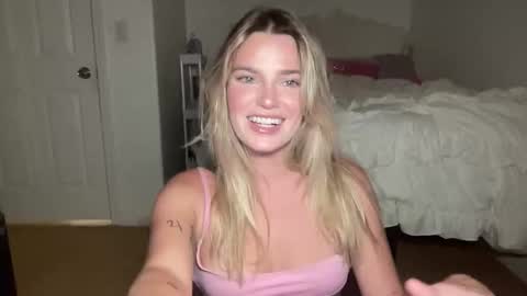 Marciabrady online show from October 17, 2025, 4:48 am