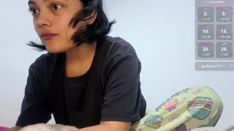 Snapshot of littlemelii chatting on November 14, 2025, 5:00 pm Melia online show from November 14, 2025, 5:00 pm