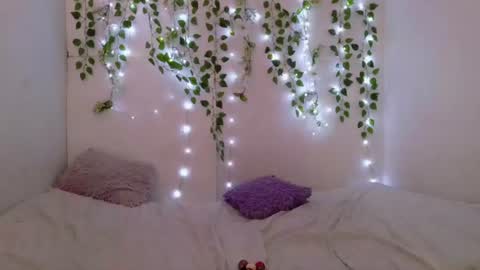 Snapshot of littlemoonx chatting on June 14, 2026, 9:06 pm Moon online show from June 14, 2026, 9:06 pm