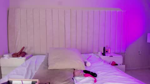 Snapshot of littleoliviia_ chatting on January 7, 2026, 12:51 pm im olivia IG littleolivia01 online show from January 7, 2026, 12:51 pm