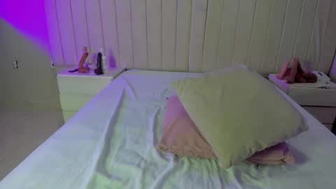 Snapshot of littleoliviia_ chatting on January 10, 2026, 1:02 pm im olivia IG littleolivia01 online show from January 10, 2026, 1:02 pm