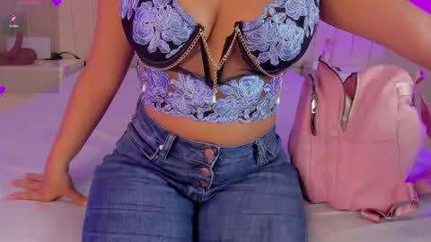 Snapshot of littleoliviia_ chatting on January 14, 2026, 12:55 pm im olivia IG littleolivia01 online show from January 14, 2026, 12:55 pm