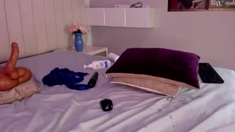 Snapshot of littleoliviia_ chatting on April 30, 2026, 8:57 pm im olivia IG littleolivia01 online show from April 30, 2026, 8:57 pm