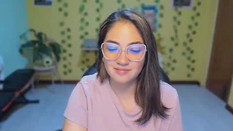 Snapshot of littleprety6969 chatting on April 17, 2026, 11:52 pm Mia Wednesday to Sunday 730 am to 1030 am Colombian Hour D online show from April 17, 2026, 11:52 pm