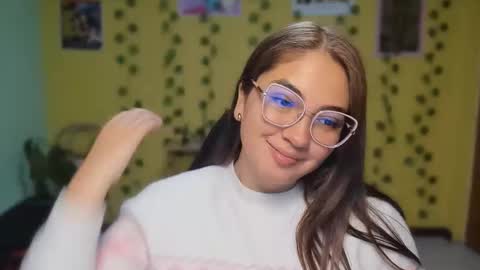 Snapshot of littleprety6969 chatting on May 4, 2026, 2:40 am Mia Wednesday to Sunday 730 am to 1030 am Colombian Hour D online show from May 4, 2026, 2:40 am