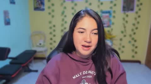 Snapshot of littleprety6969 chatting on May 8, 2026, 5:40 pm Mia Wednesday to Sunday 730 am to 1030 am Colombian Hour D online show from May 8, 2026, 5:40 pm