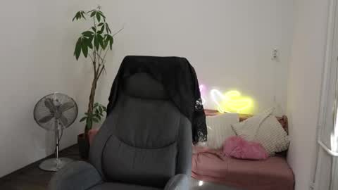 littlestellaspark online show from October 30, 2025, 11:11 am