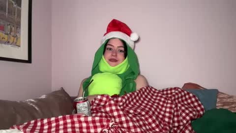 Snapshot of littlesugarpea chatting on December 26, 2024, 2:22 am Little Sugar Pea  online show from December 26, 2024, 2:22 am