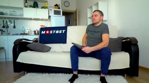 Little Tifany online show from December 17, 2024, 9:28 am