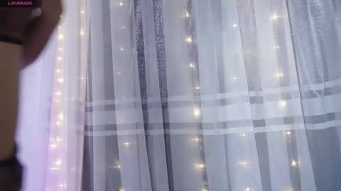 littletammy_ online show from October 11, 2025, 1:53 pm