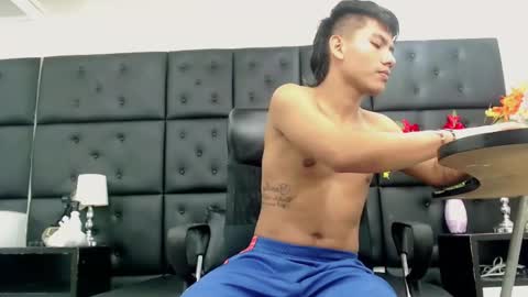 littletommy01 online show from February 12, 2025, 5:05 am