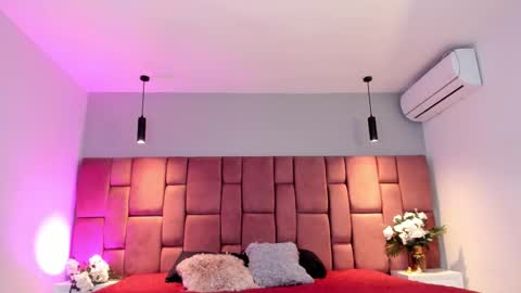 littlevaale online show from October 24, 2025, 12:01 pm