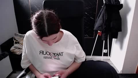 Snapshot of littleviki_ chatting on November 24, 2025, 11:21 am Viki online show from November 24, 2025, 11:21 am