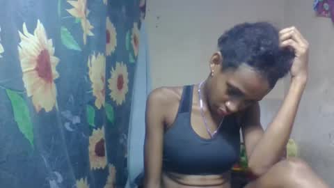 Snapshot of littleyanah chatting on March 11, 2026, 8:37 pm yanah online show from March 11, 2026, 8:37 pm