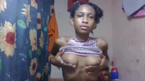 Snapshot of littleyanah chatting on April 5, 2026, 6:10 am yanah online show from April 5, 2026, 6:10 am