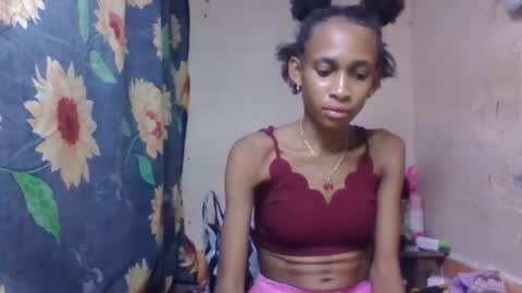Snapshot of littleyanah chatting on April 7, 2026, 5:35 pm yanah online show from April 7, 2026, 5:35 pm
