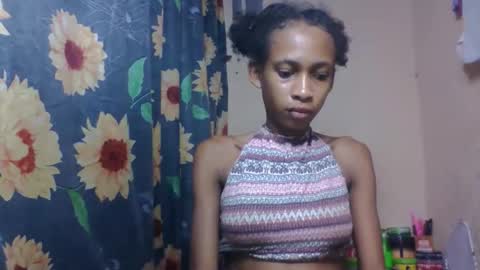 Snapshot of littleyanah chatting on April 16, 2026, 11:29 pm yanah online show from April 16, 2026, 11:29 pm