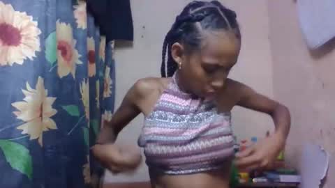 Snapshot of littleyanah chatting on April 21, 2026, 3:35 am yanah online show from April 21, 2026, 3:35 am