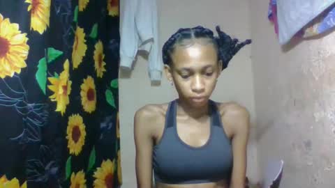 Snapshot of littleyanah chatting on May 4, 2026, 2:07 am yanah online show from May 4, 2026, 2:07 am