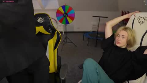 Snapshot of livehub054 chatting on December 4, 2025, 11:19 am Sheryl online show from December 4, 2025, 11:19 am