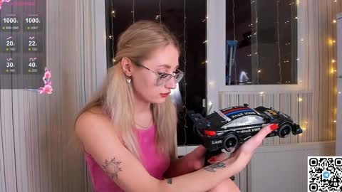 Snapshot of livyybosom chatting on January 4, 2025, 5:26 pm My name is Livy Nice to meet you Thumbs up please its important online show from January 4, 2025, 5:26 pm