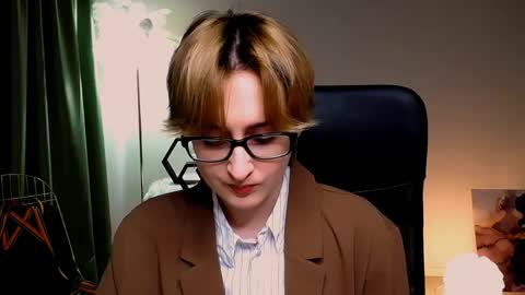 LixeLuna online show from April 18, 2026, 6:39 am
