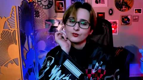 LixeLuna online show from April 26, 2026, 6:22 am
