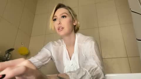 Snapshot of liya_ray chatting on October 26, 2025, 6:03 pm Liya Ray online show from October 26, 2025, 6:03 pm