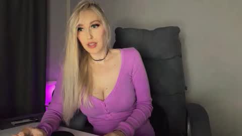 Snapshot of liya_ray chatting on November 15, 2025, 8:49 pm Liya Ray online show from November 15, 2025, 8:49 pm