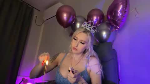 Snapshot of liya_ray chatting on December 1, 2025, 10:37 pm Liya Ray online show from December 1, 2025, 10:37 pm