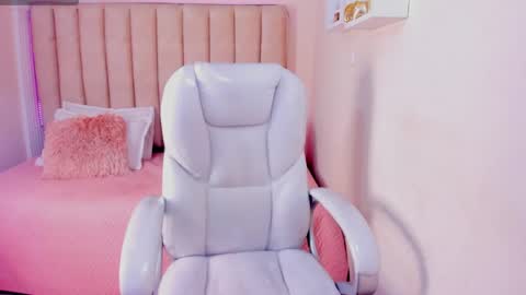 Snapshot of liz_bohemia chatting on February 12, 2025, 9:01 pm LIZ online show from February 12, 2025, 9:01 pm