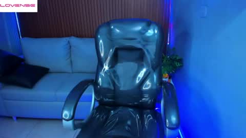 LIZ online show from April 28, 2026, 2:27 am