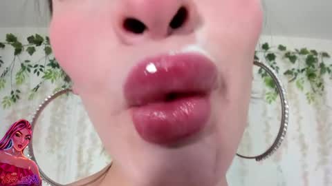 Snapshot of liz_lunaa chatting on May 7, 2026, 9:20 pm Liz Luna online show from May 7, 2026, 9:20 pm