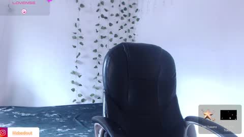 Snapshot of lizbedoutx chatting on February 17, 2025, 8:15 pm lizbedoutx online show from February 17, 2025, 8:15 pm