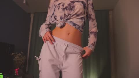 Snapshot of lizbethcoll chatting on December 13, 2024, 4:49 pm Sunnheart online show from December 13, 2024, 4:49 pm