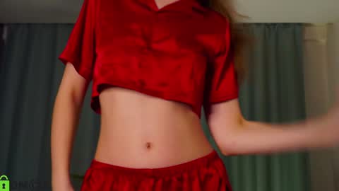 Snapshot of lizbethcoll chatting on December 18, 2024, 4:39 pm Sunnheart online show from December 18, 2024, 4:39 pm