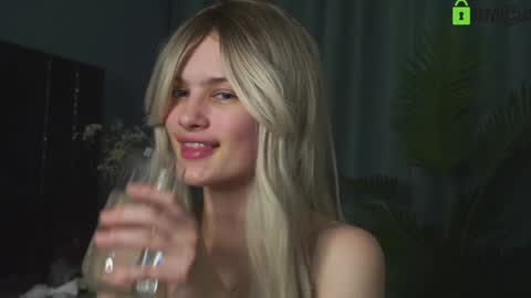 Snapshot of lizbethcoll chatting on January 18, 2025, 7:26 pm Sunnheart online show from January 18, 2025, 7:26 pm