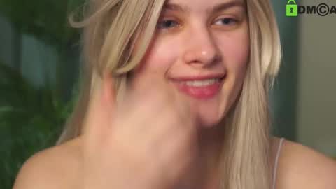 Snapshot of lizbethcoll chatting on February 12, 2025, 7:24 pm Sunnheart online show from February 12, 2025, 7:24 pm