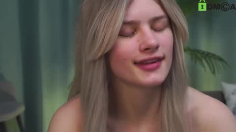 Snapshot of lizbethcoll chatting on February 26, 2025, 11:48 pm Sunnheart online show from February 26, 2025, 11:48 pm