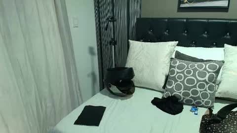 Lizz  online show from September 10, 2025, 11:43 am