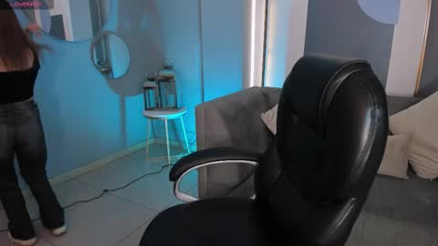 Lizz online show from November 30, 2025, 5:28 pm